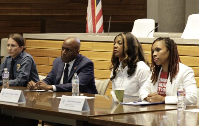 Autoridades de Missouri evalúan situación de madres víctimas de la violencia armada