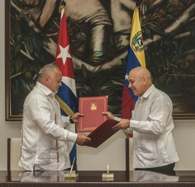 Diosdado Cabello firma acuerdo entre el PSUV y el Partido Comunista de Cuba en La Habana