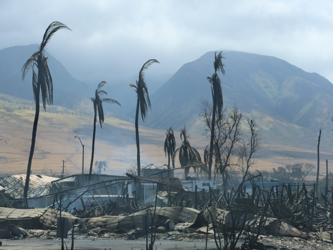Voraz incendio en Hawái deja al menos 55 muertos y devasta la capital de Maui