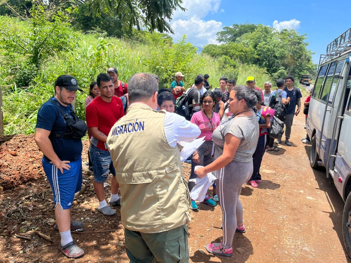 Guatemala expulsa a 68 migrantes venezolanos irregulares que viajaban rumbo a EEUU