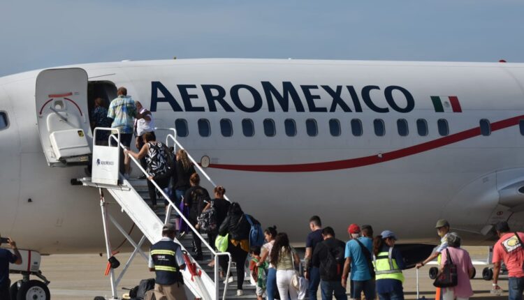 Turistas salieron de Acapulco en 14 vuelos durante el primer día del puente aéreo humanitario