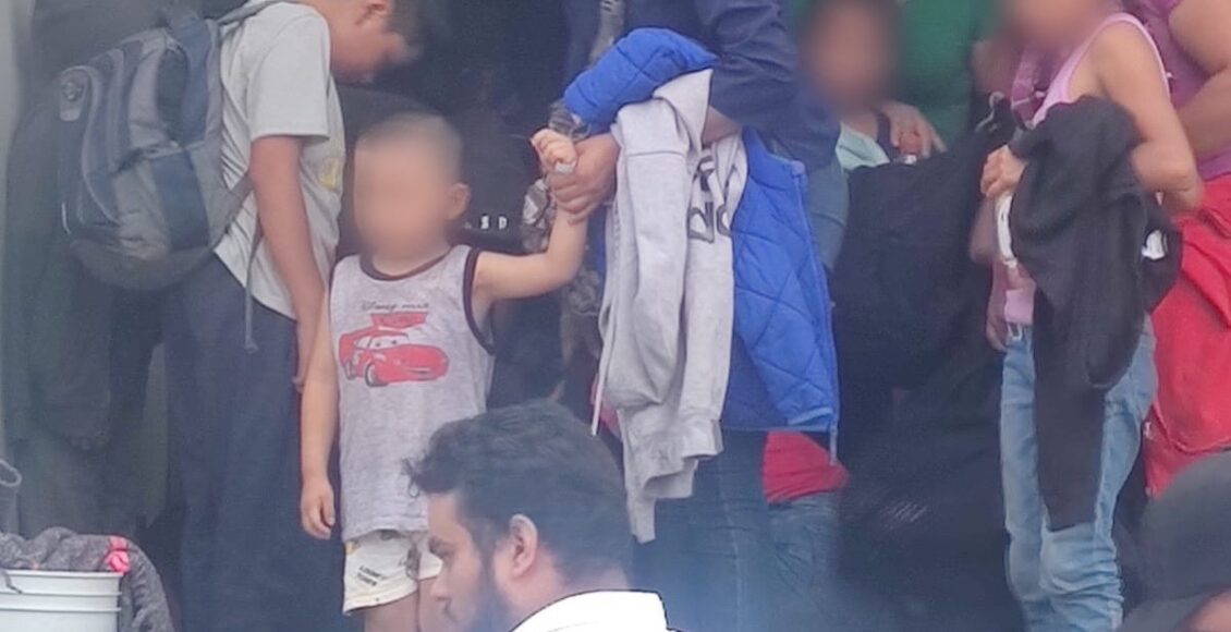 Abandonan a 215 migrantes centroamericanos en un camión al este de México