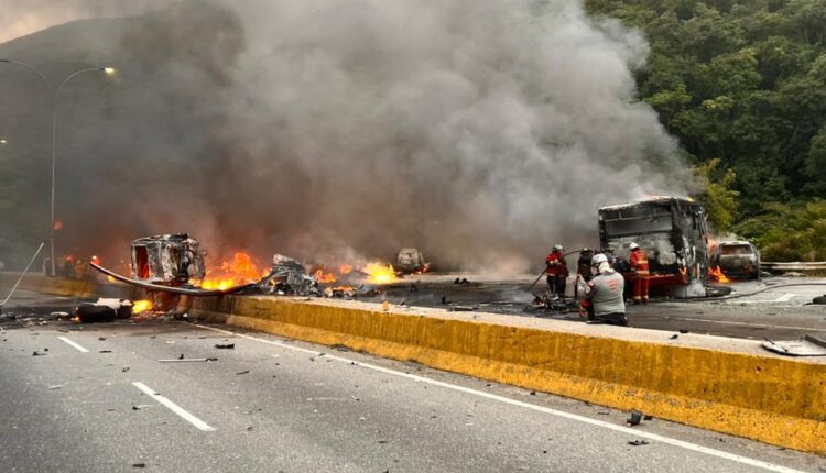Al menos 8 personas murieron tras explosión de gandola en autopista de Venezuela