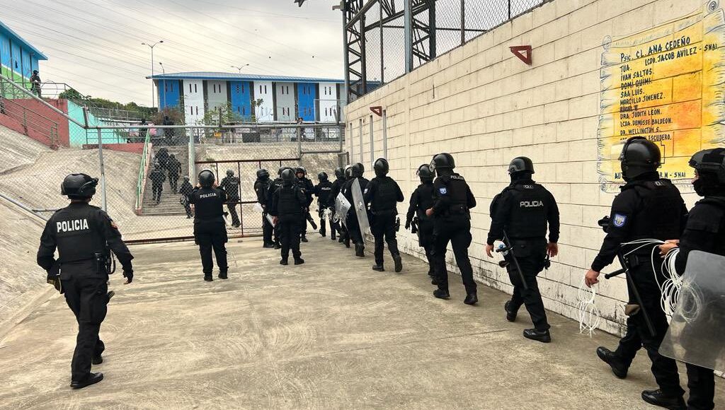 Presidente de Ecuador extiende por 30 días más el estado de excepción