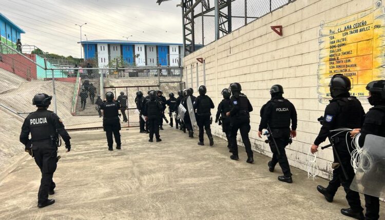 Presidente de Ecuador extiende por 30 días más el estado de excepción