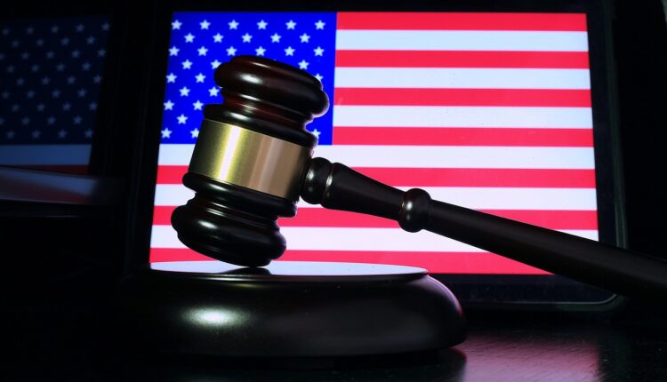 Juez bloquea orden de Trump sobre ciudadanía por nacimiento