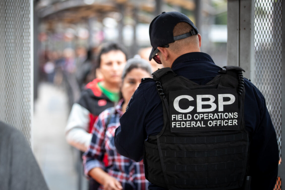 CBP reporta 302.034 encuentros con migrantes en la frontera suroeste de EEUU solo en diciembre