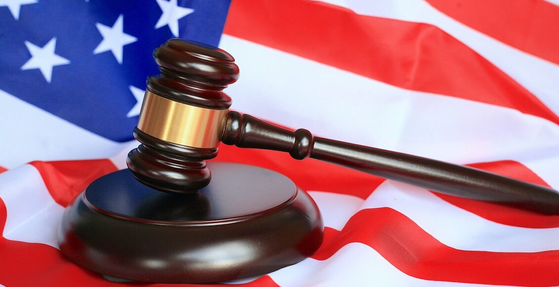 Demanda contra orden de Trump que niega ciudadanía por nacimiento