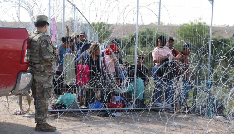 En su último mitin de campaña Trump amenaza a México con aranceles de hasta 100 %