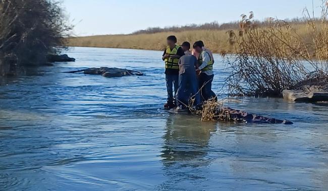 Autoridades mexicanas rescataron a niña de 9 años y siete migrantes más en el Río Bravo
