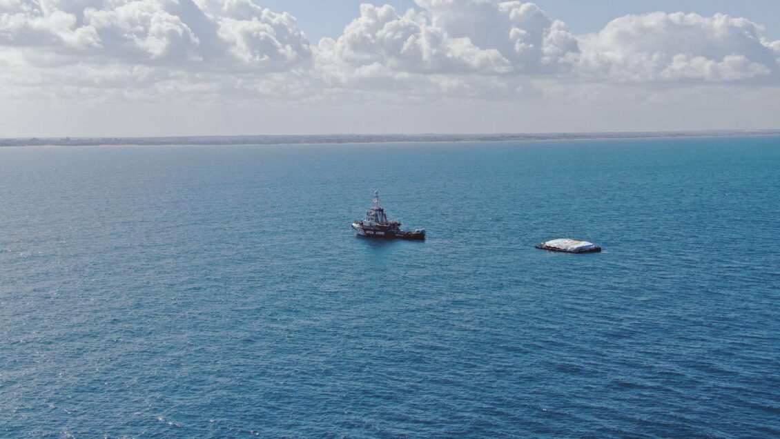 Barco de primeros auxilios llega a Gaza mientras Hamás propone nueva tregua