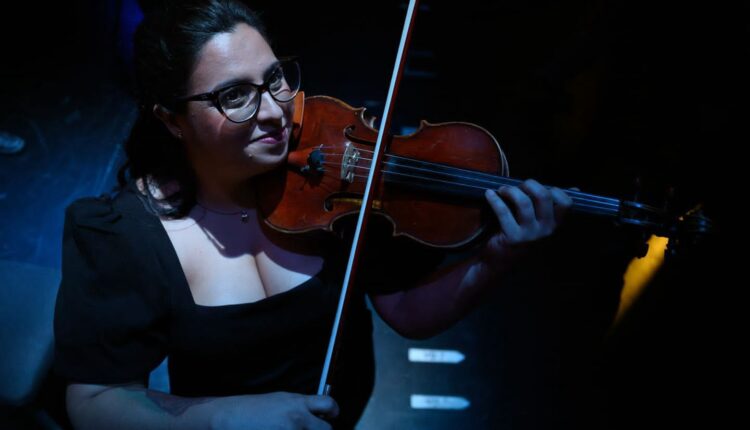 Cecilia Tuesta triunfa como Concertino de la Orquesta Sinfónica Nacional del Sodre