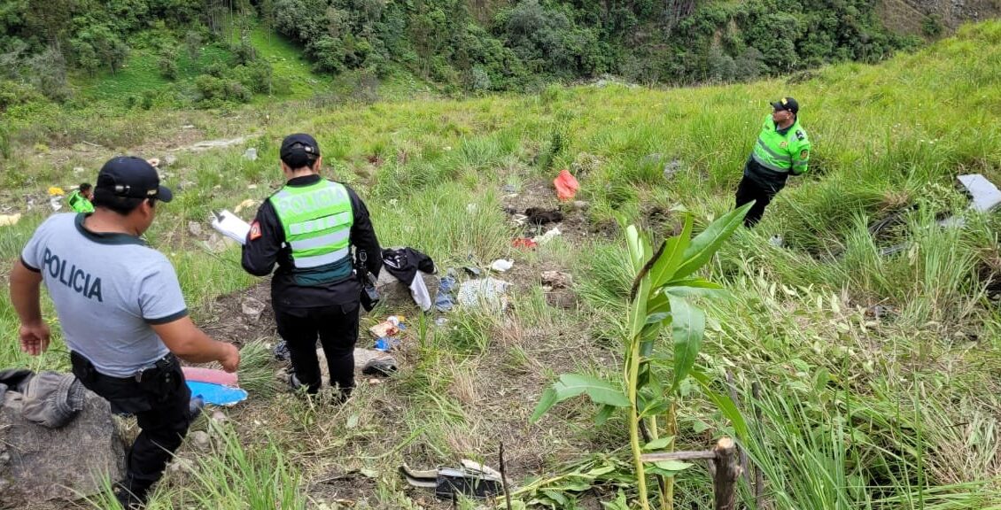 Reportan 25 muertos tras caída de bus a un abismo en Cajamarca, Perú