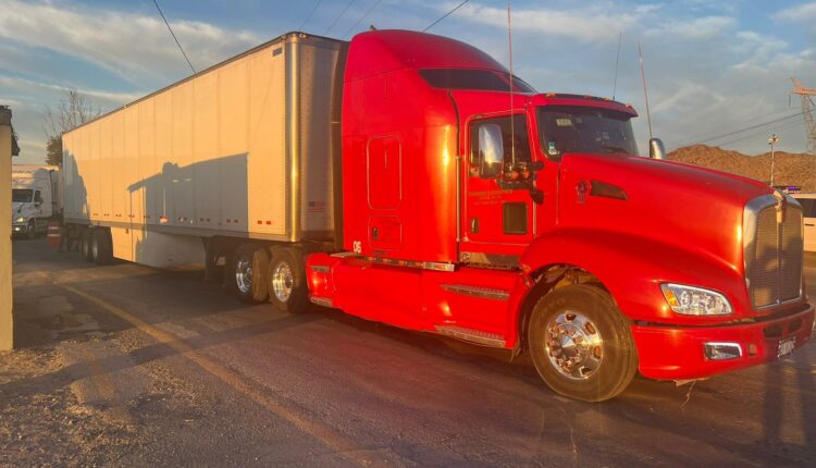 En Chihuahua, México, rescatan a 131 migrantes hacinados en el interior de un tráiler