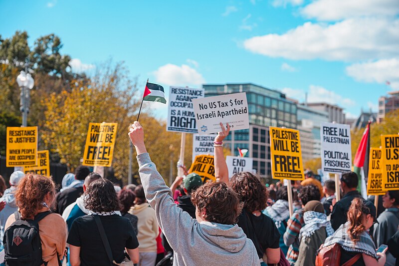 Protestas masivas de universitarios llaman a desinvertir en Israel