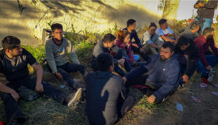 CBP asegura que detenciones de migrantes en la frontera sur de EEUU caen un 30 % en abril