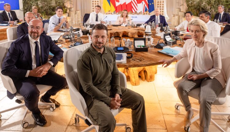 UE transfiere a Ucrania los primeros $1.600 millones procedentes de activos rusos congelados