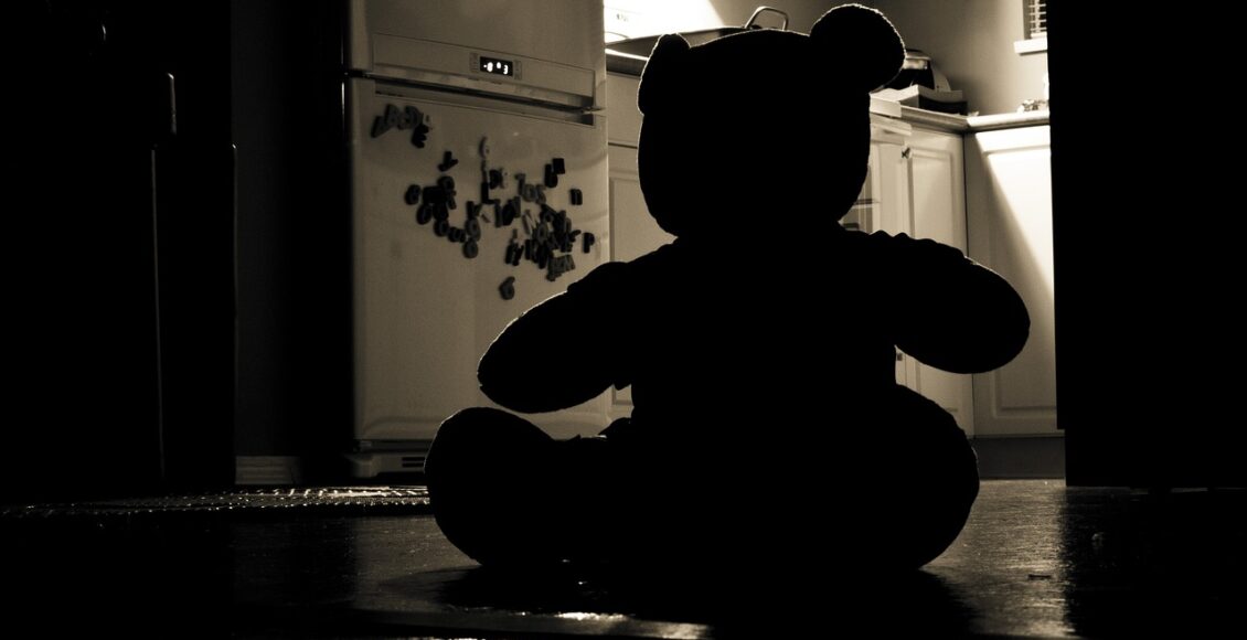 Hombre de Kansas City acusado de violar a menor