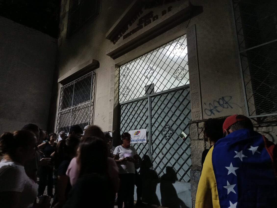 Venezuela espera con expectación los resultados electorales tras jornada pacífica