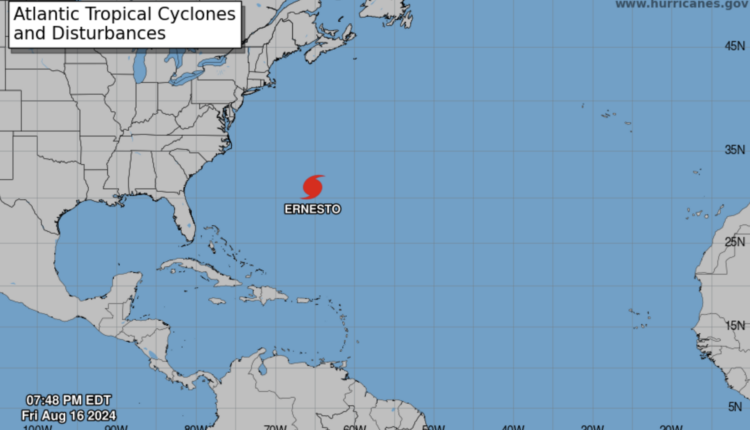 Huracán Ernesto se acerca a las Bermudas con categoría 2. NHC