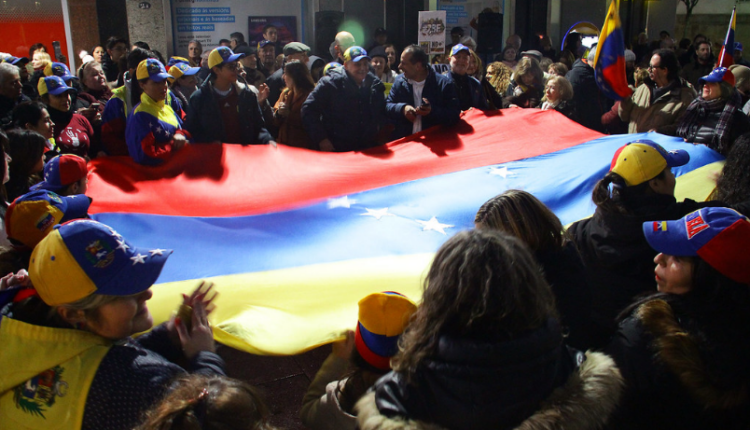 Presentan demanda colectiva por suspensión del TPS para Venezuela