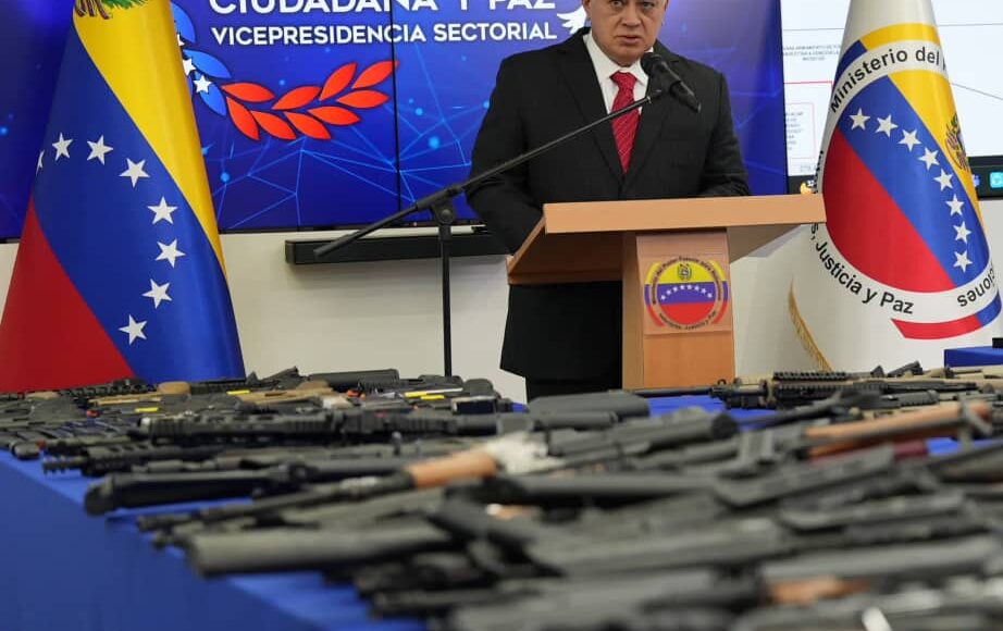 Gobierno de Venezuela revela que detiene a otros tres estadounidenses