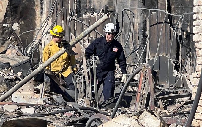 Alerta roja en incendios al sur de California por potentes vientos