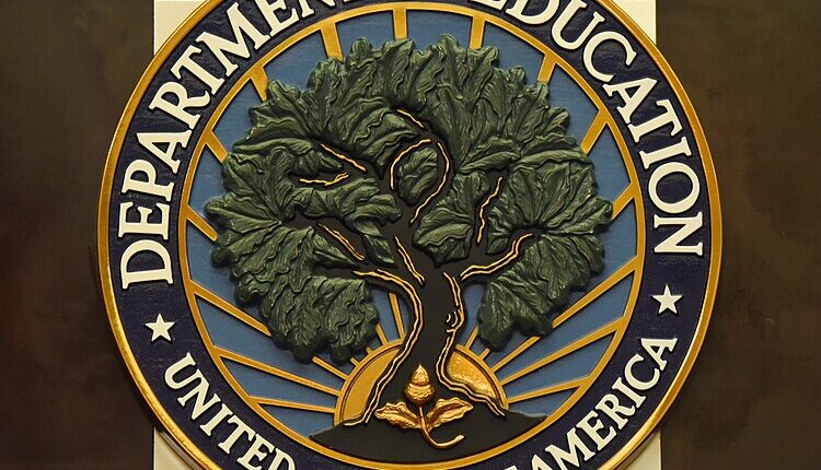 Trump impulsa recortes: Educación proyecta despedir a 1.300 trabajadores