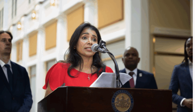 Kiria Cora hablando a legisladores de Pensilvania - Cortesía The Cora Foundation