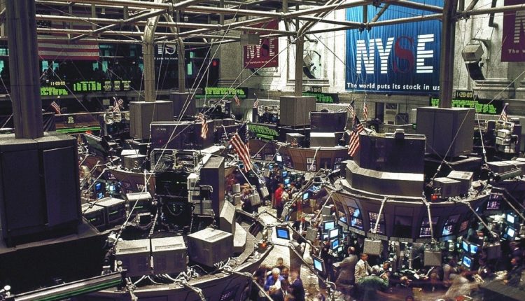 No bastaron medidas de la Reserva Federal pues Wall Street suspendió operaciones