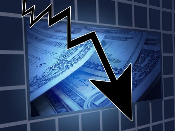 Wall Street abrió a la baja y el Dow Jones perdió más de 500 puntos por temores bancarios