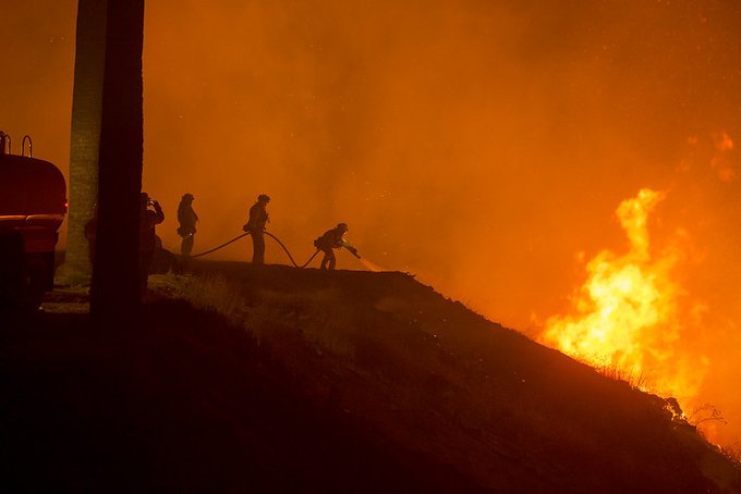 Más de 4.000 hectáreas consumidas por dos incendios en California telocuentonews
