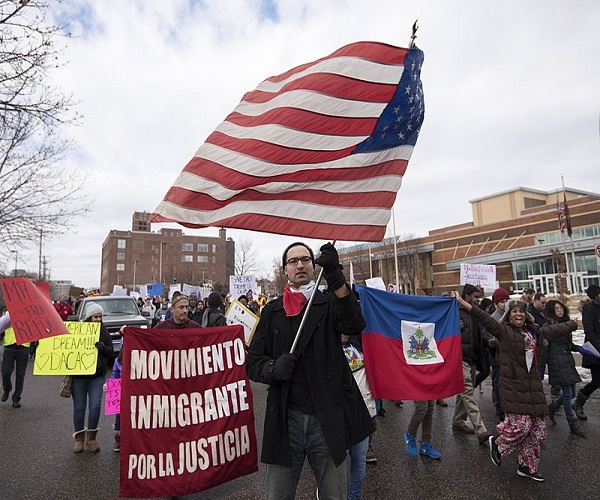 EEUU suspende las deportaciones de inmigrantes durante los próximos 100 días