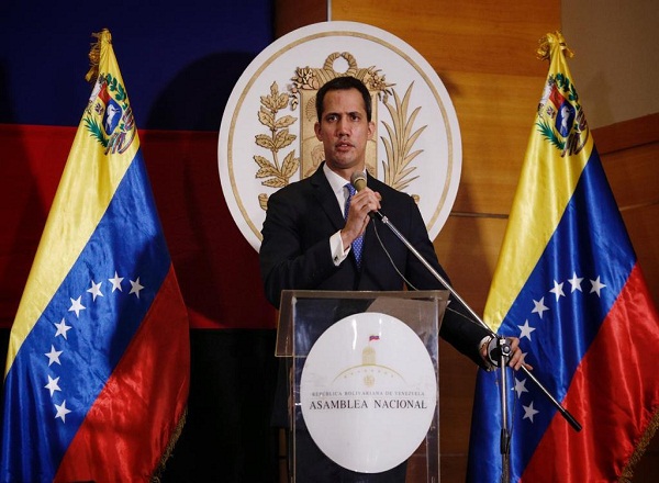 Guaidó llega a Colombia y espera reunirse con delegaciones en cumbre convocada por Petro