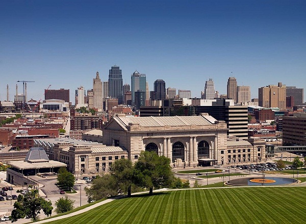Ayuntamiento de Kansas City, Missouri, aprueba presupuesto de $2 mil millones para 2023-24