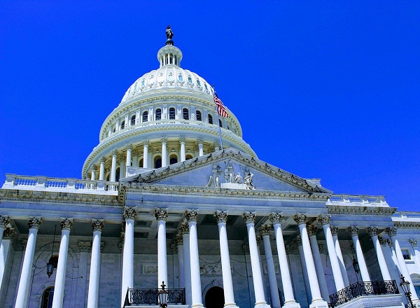 Cámara baja de EEUU aprueba fondos de ayuda multimillonaria para Ucrania