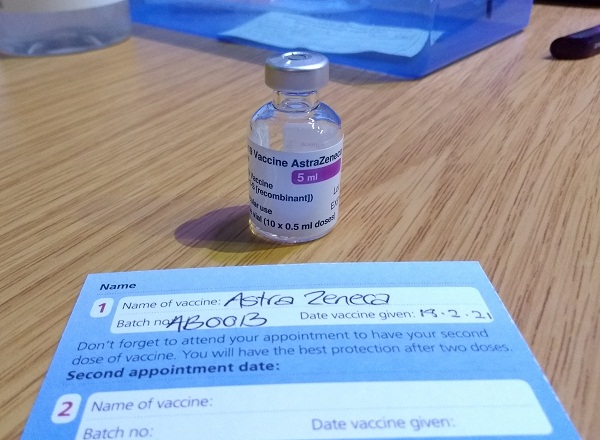 Revelan que vacuna AstraZeneca es 79% efectiva contra el COVID-19 sintomático