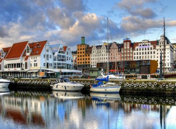 Oslo cierra negocios y escuelas para frenar cepa británica del COVID-19
