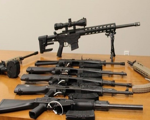 EEUU decomisa armas de asalto ocultas en sillones con destino a México