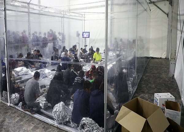 DHS sacó en una semana a casi 10.000 migrantes de El Paso, Texas