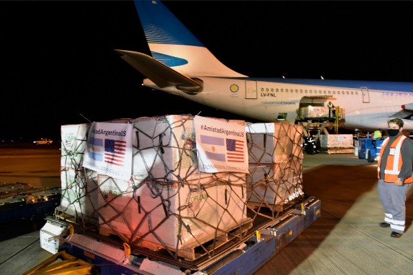 Llega a Argentina un lote de 3.500.000 vacunas de Moderna anticovid donadas por EEUU