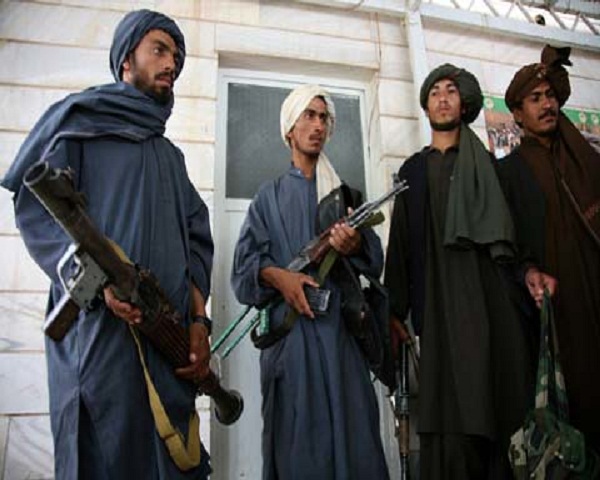Talibanes declaran la “completa independencia” de Afganistán