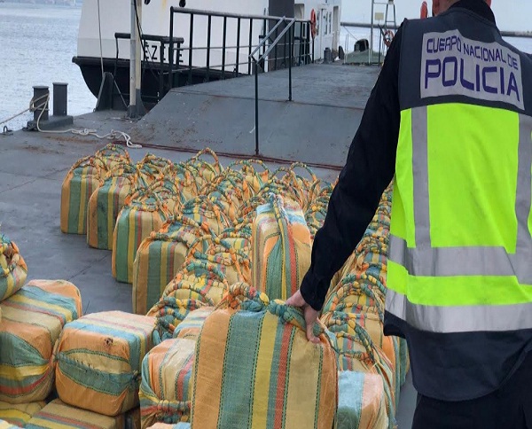Incautan récord de 5 toneladas de cocaína en velero que transitaba por Europa