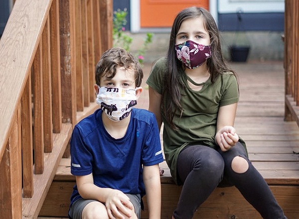 Un juez anula la prohibición de los tapabocas en las escuelas de Texas