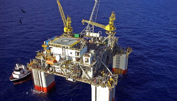 EEUU emite una licencia ampliada para permitir a Chevron importar petróleo venezolano