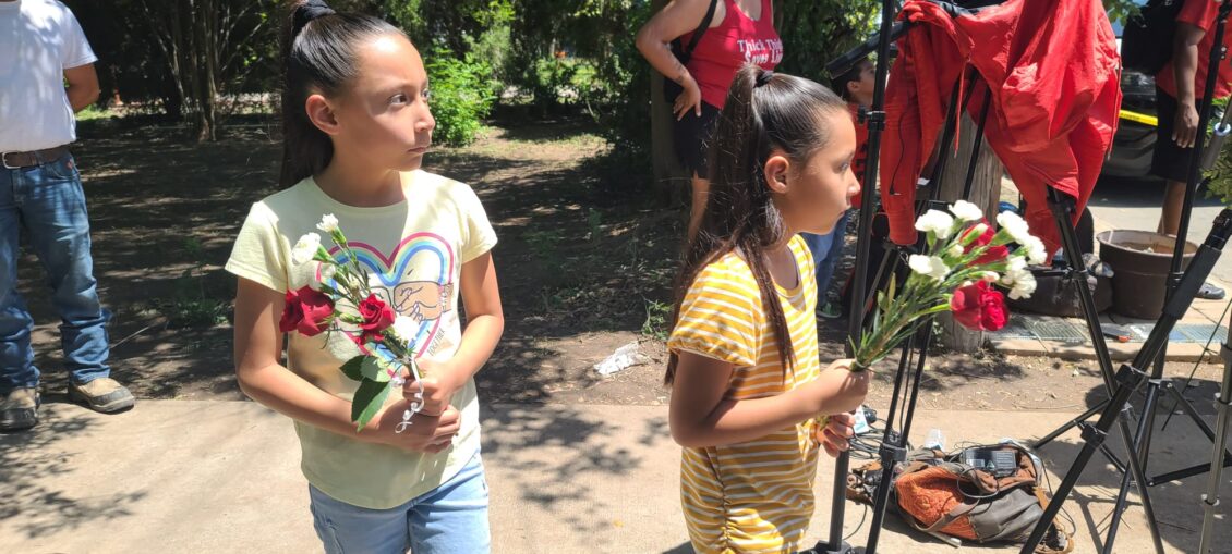 Rinden homenaje en Uvalde a las víctimas del tiroteo en escuela primaria