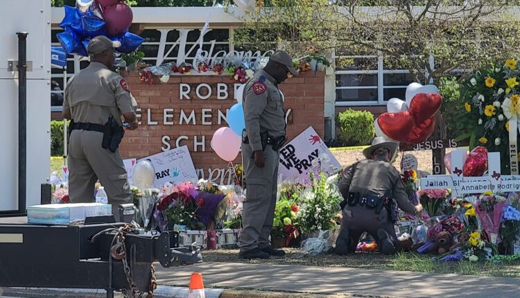 Departamento de Justicia de EEUU revisará la respuesta policial al tiroteo en escuela de Uvalde