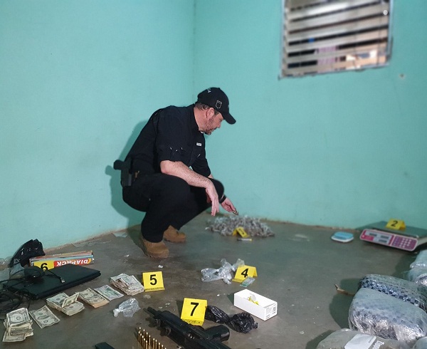 Autoridades salvadoreñas decomisan a pandilleros más de $1 millón recolectados por extorsiones