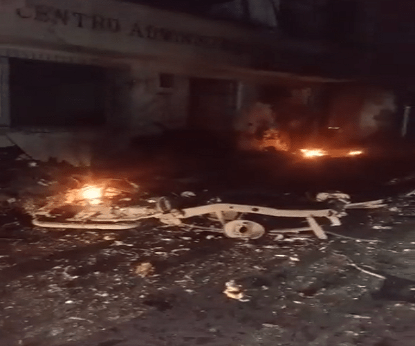 Explosión de carro bomba destruye Alcaldía de Argelia en Colombia