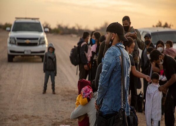 EEUU ofrece 3 años de estatus legal y empleo a familias migrantes separadas por Trump